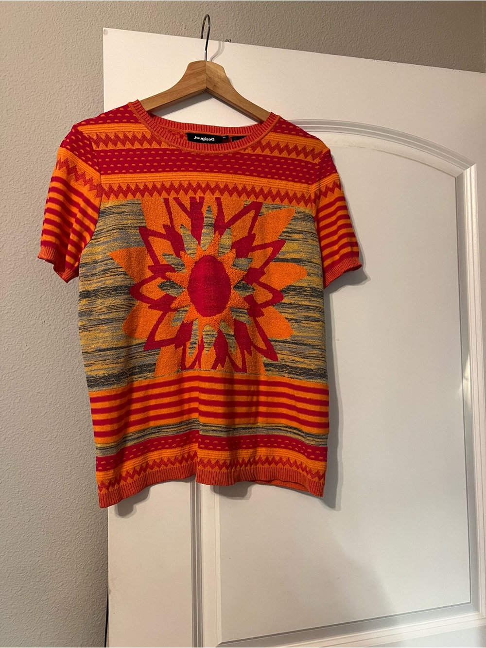 Desigual Luca 1970s Style Retro Sunburst Knit Tee - Red & Orange